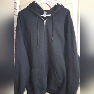 Gildan Men's Black Zip-Up Sweater